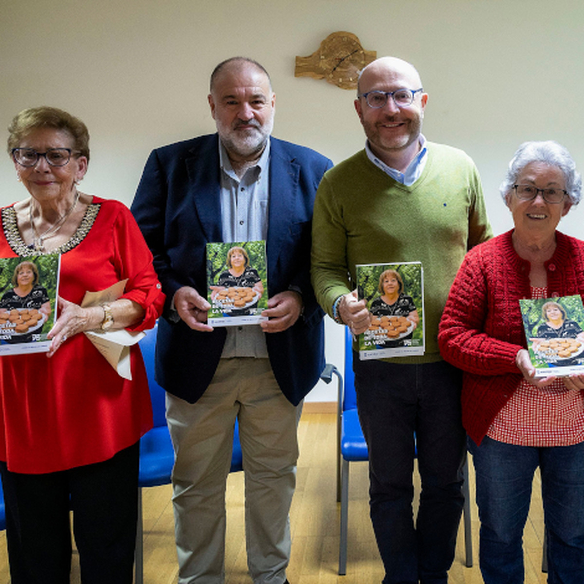 El libro 'Recetas de toda la vida' rinde homenaje a la memoria gastronómica de Vicálvaro